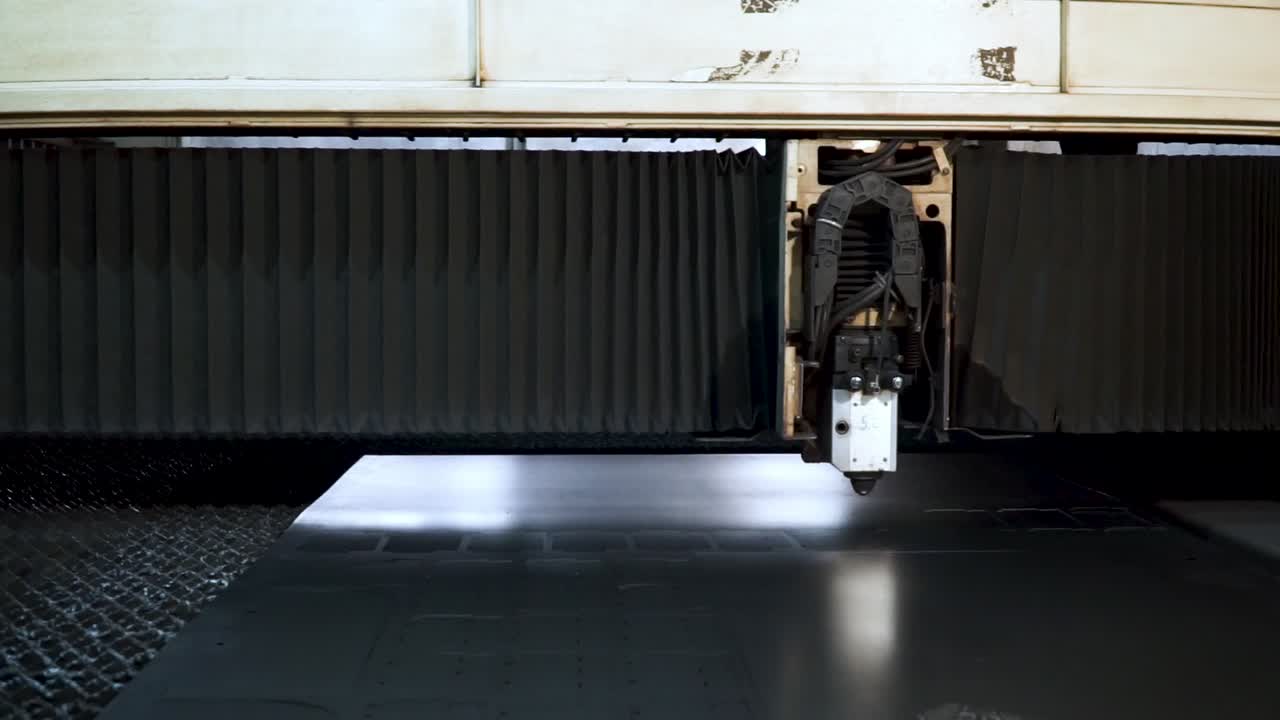 Máquina de corte láser en acción