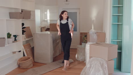 young-couple-moving-house-new-home-owners-smiling-enjoying-successful-move-embracing-in-apartment