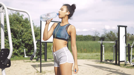 Sporty-girl-drinking-at-workout