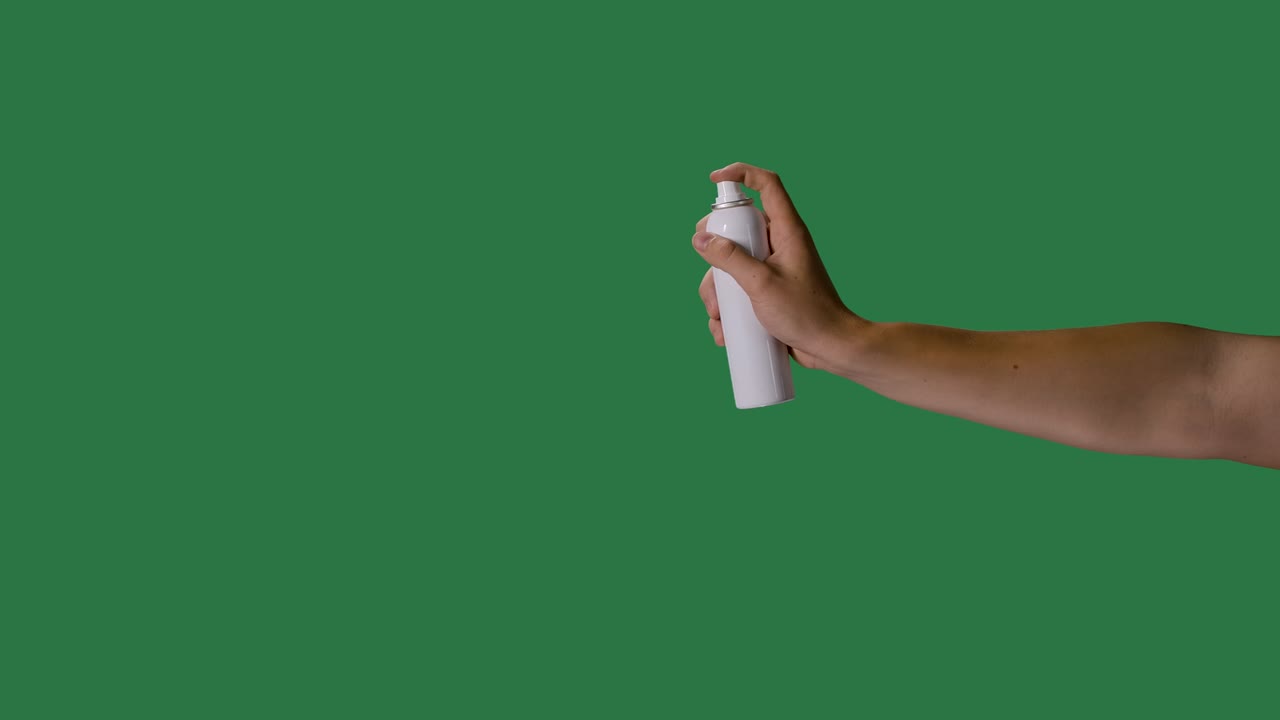 손 스프레이 소독용 에어로졸 스프레이 코로나 바이러스 보호 및 예방: 팬데 코로나19 예방: 녹색 스크린, 크로마 키, 느린 동작, 클로즈업