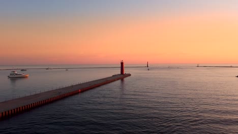 Pan-of-the-sun-set-during-summer-in-Pere-Marquette-Beach-in-Muskegon,-Michigan