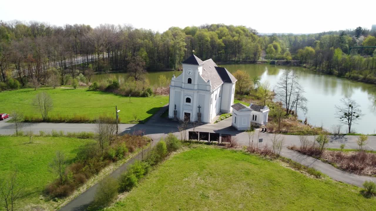 알칸타라 의 성 베드로 의 기울어진 교회, 체코 공화국 피사 인 카르비나 4k