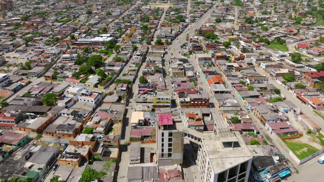 edificios y calles de la ciudad de chichiriviche en un día soleado en el estado de falcon de venezuela