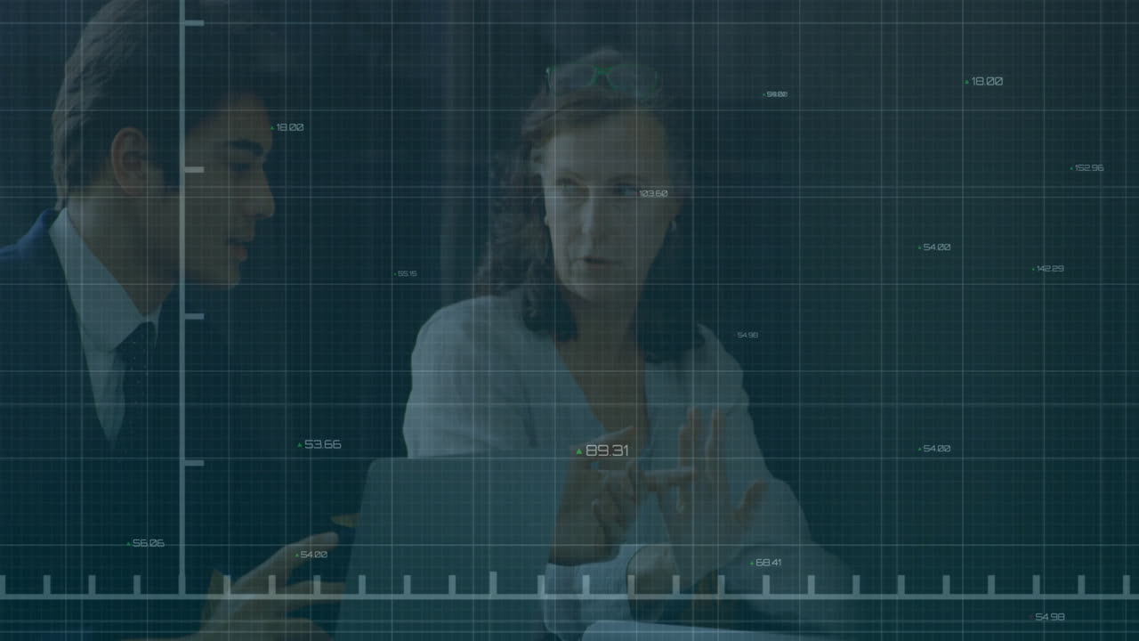 Animazione dell'elaborazione dei dati finanziari su diversi uomini d'affari in ufficio