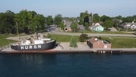 Estados-Unidos,-Museo-Del-Barco-Ligero-Huron,-En-El-Río-St-Clair,-Puerto-Huron,-Michigan