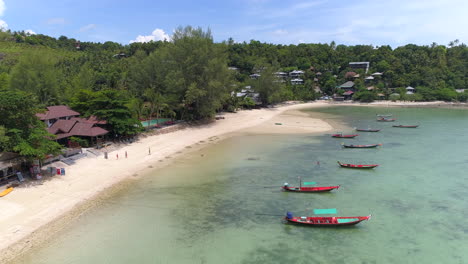 Flug-über-Einen-Atemberaubenden-Strand