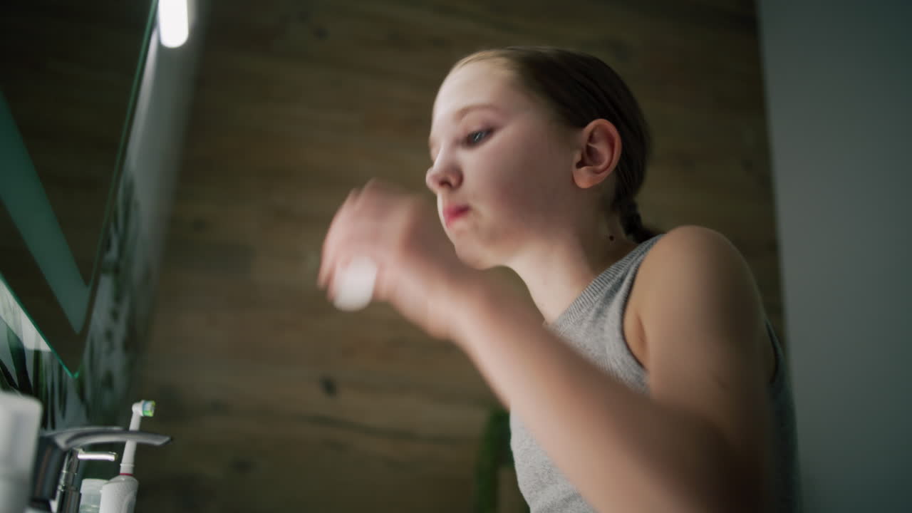 아이가 치아를 는 것