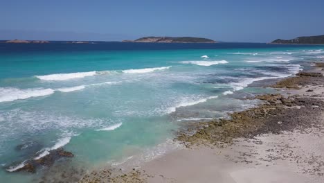 suave ritmo de las olas en la tranquila costa australiana