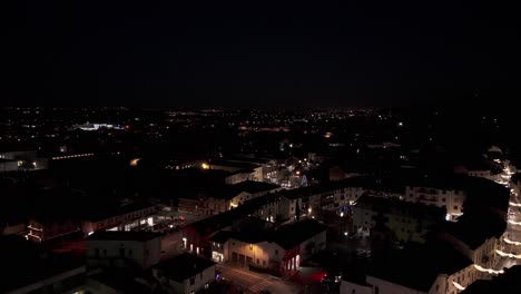 Ciudad-Malo-Por-La-Noche-En-La-Provincia-De-Vicenza,-Italia.