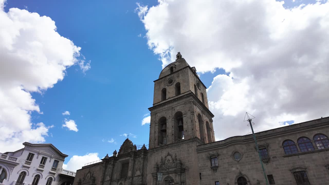 Torre della Basilica di San Francesco e cielo a La Paz, Bolivia