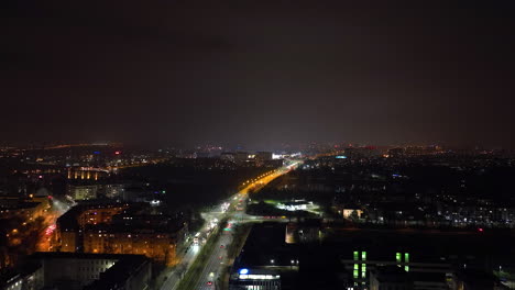 horizonte de la ciudad por la noche