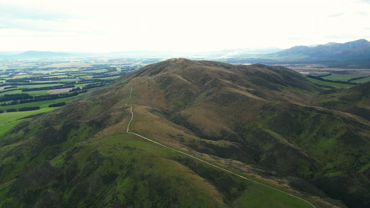 Vista aerea delle montagne a Mossburn, Southland settentrionale, Nuova Zelanda
