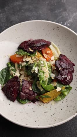 ensalada de remolacha asada y hígado
