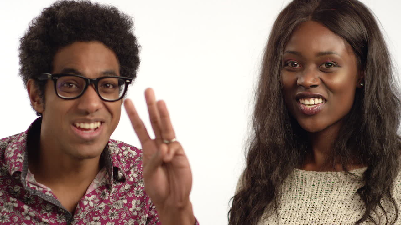 cu 행복한 커플은 새해를 축하합니다