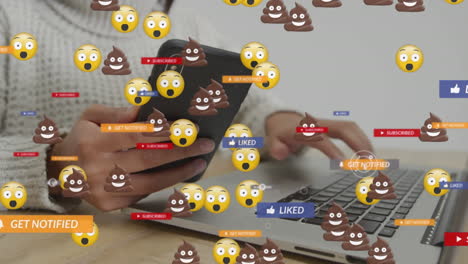animación de iconos de redes sociales sobre mujeres que usan teléfonos inteligentes