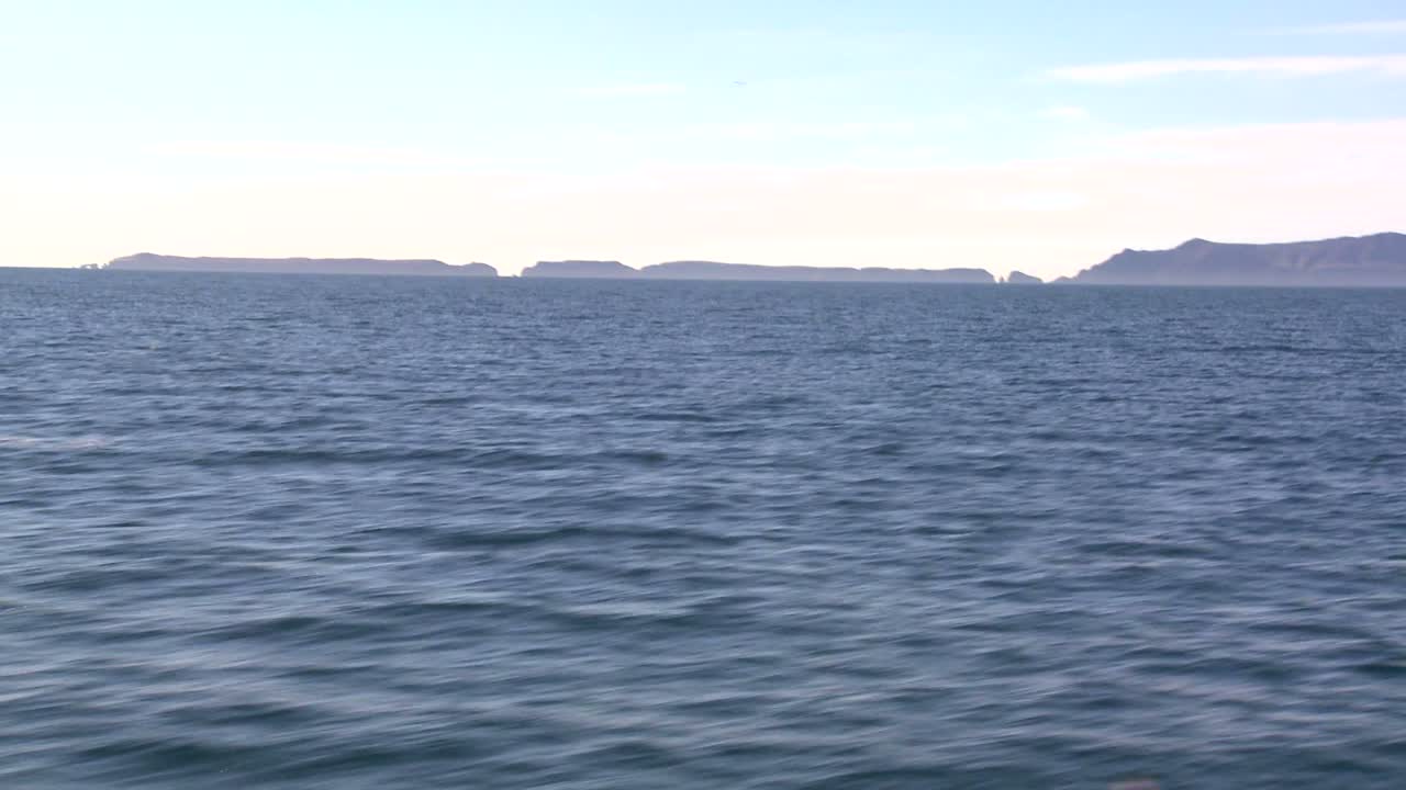 지나가는 배에서 본 채널 아일랜드 국립공원