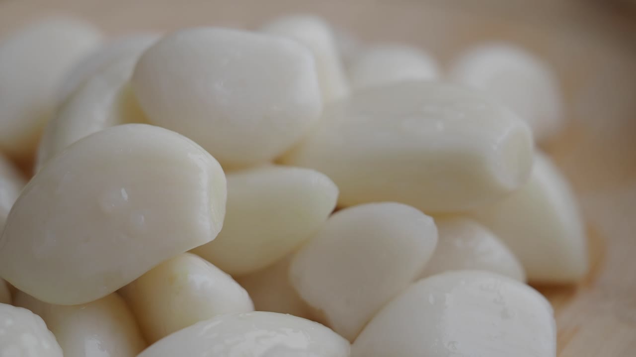 Peeled Garlic Cloves