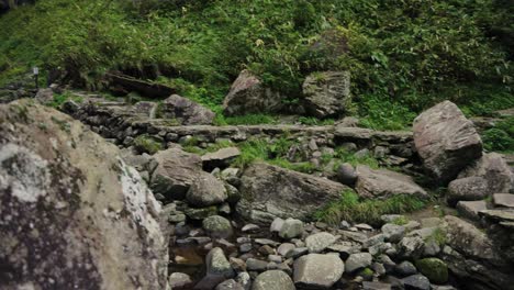 Montañas-De-Gifu,-Pan-Para-Revelar-Las-Cataratas-De-Amidaga-taki