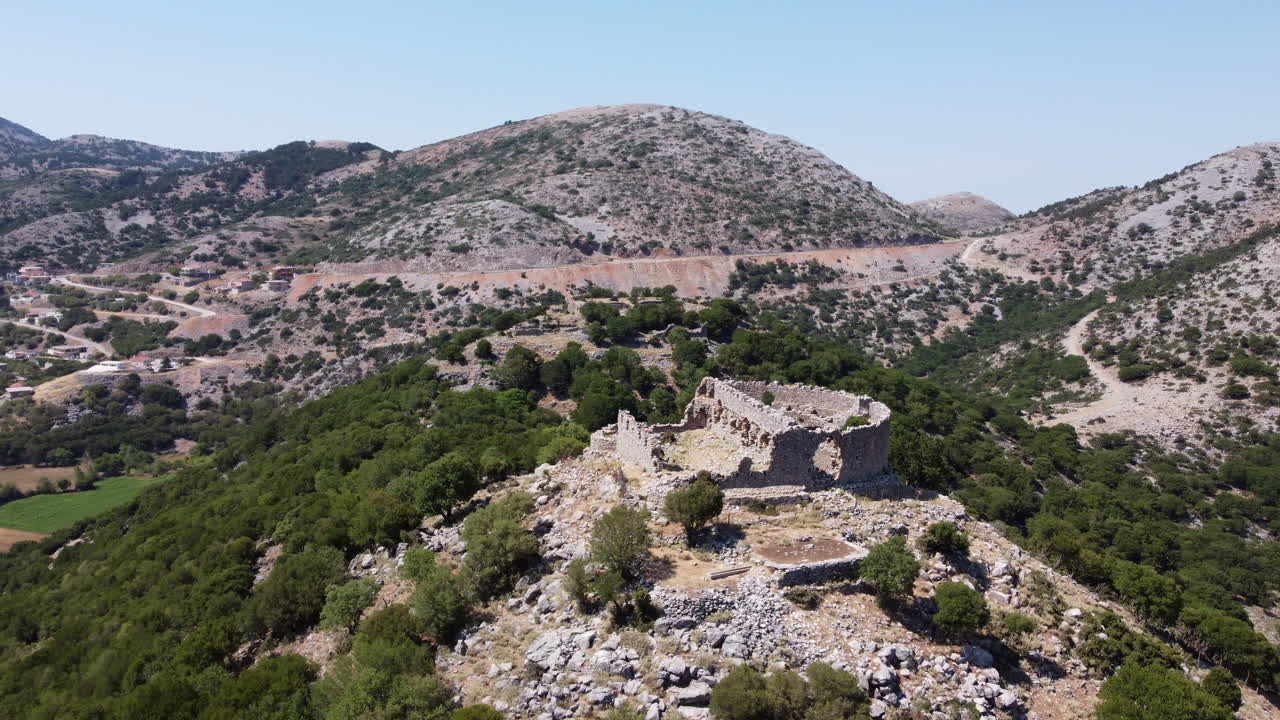 ruinas de la fortaleza de askifou en la meseta de askifo, creta, grecia