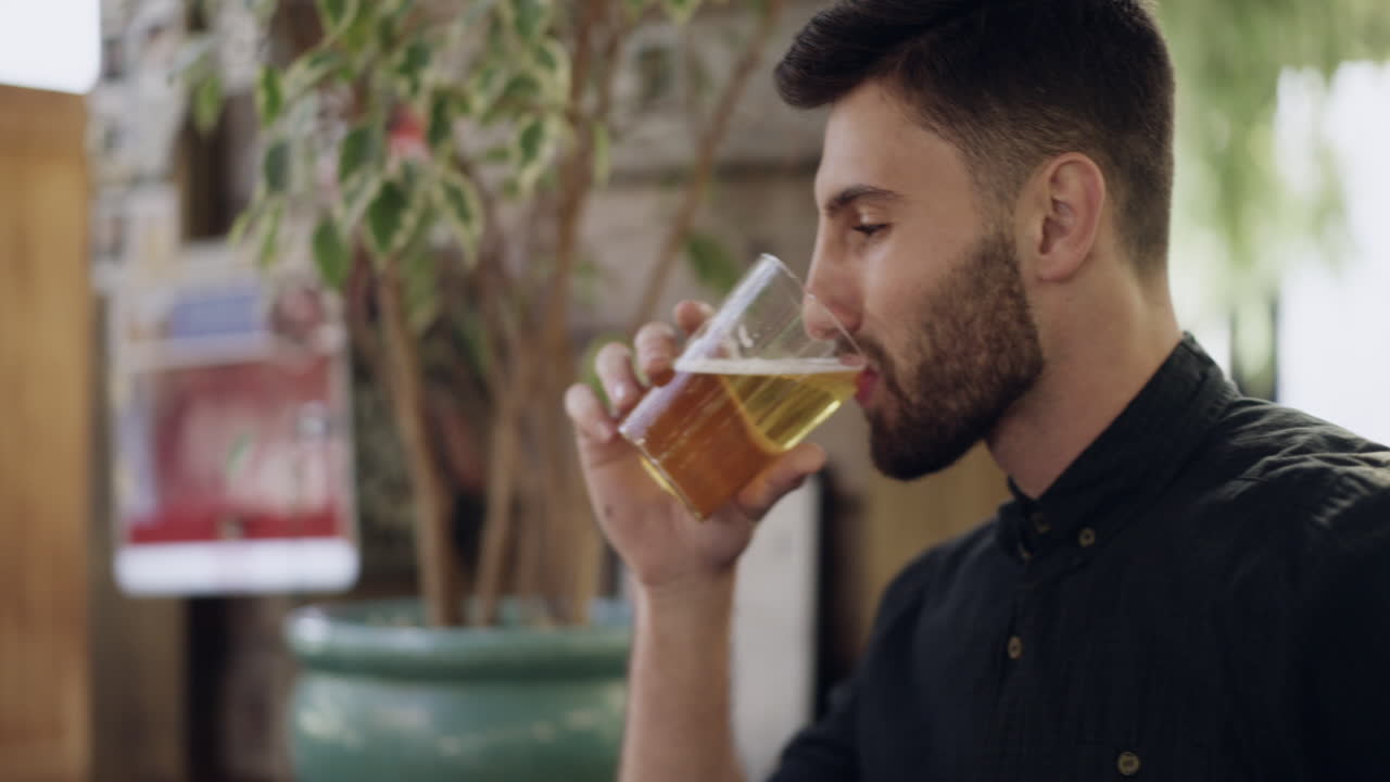 deslizándose hacia el fin de semana como...