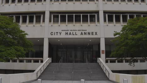 establishing shot of the houston city hall building