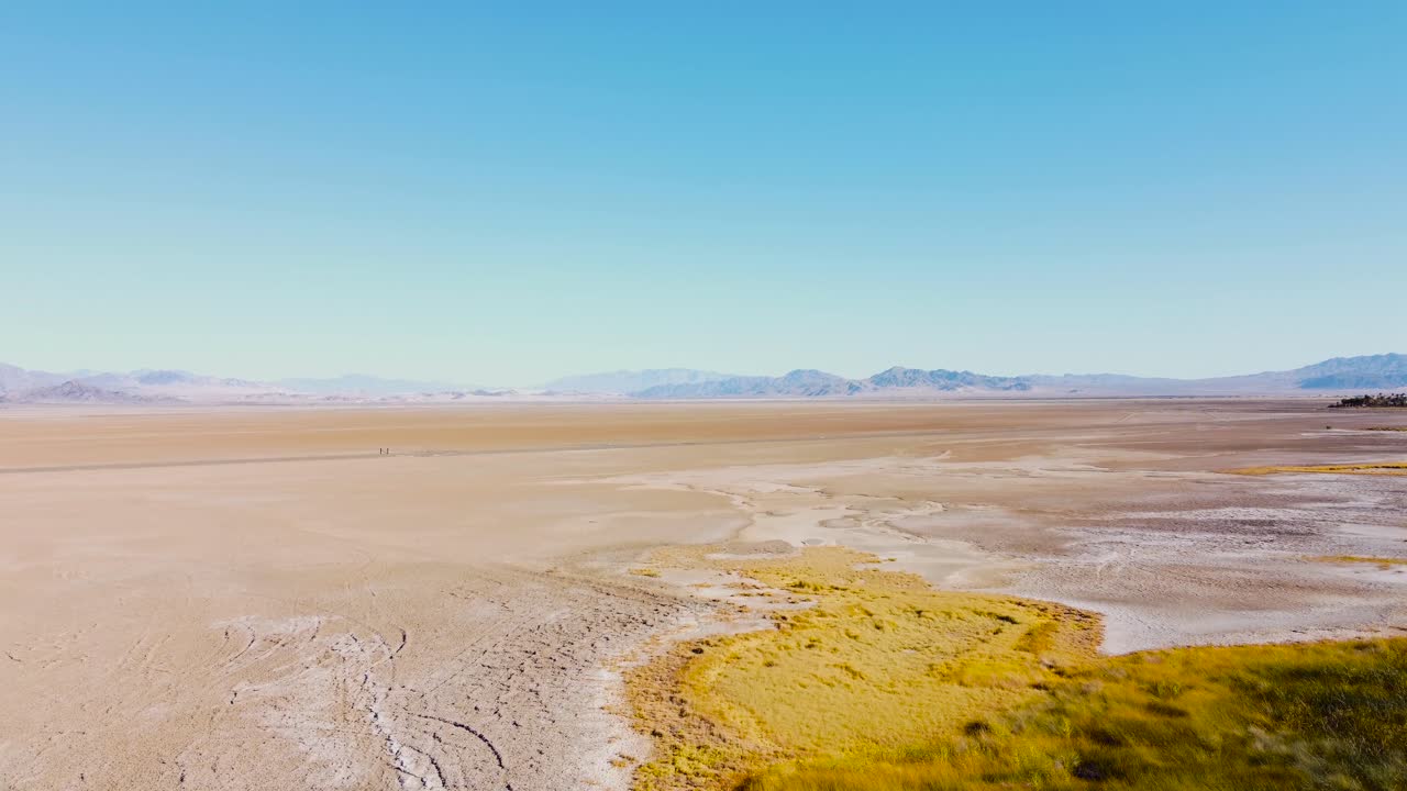 nevada drones de lecho de lago seco en un soleado día de verano