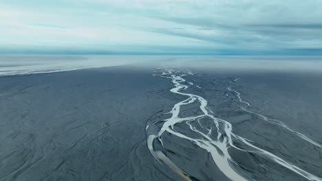 Vista-Aérea-Del-Río-Glacial-En-El-Sur-De-Islandia---Disparo-De-Drones