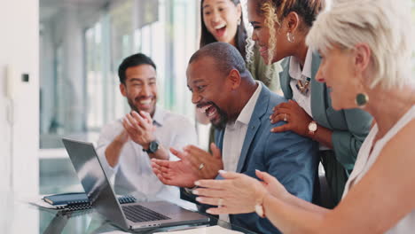 Gruppen-,-Laptop--Oder-Geschäftsleutehandel