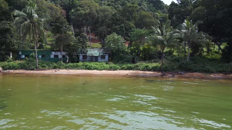 Local-huts-on-the-beach