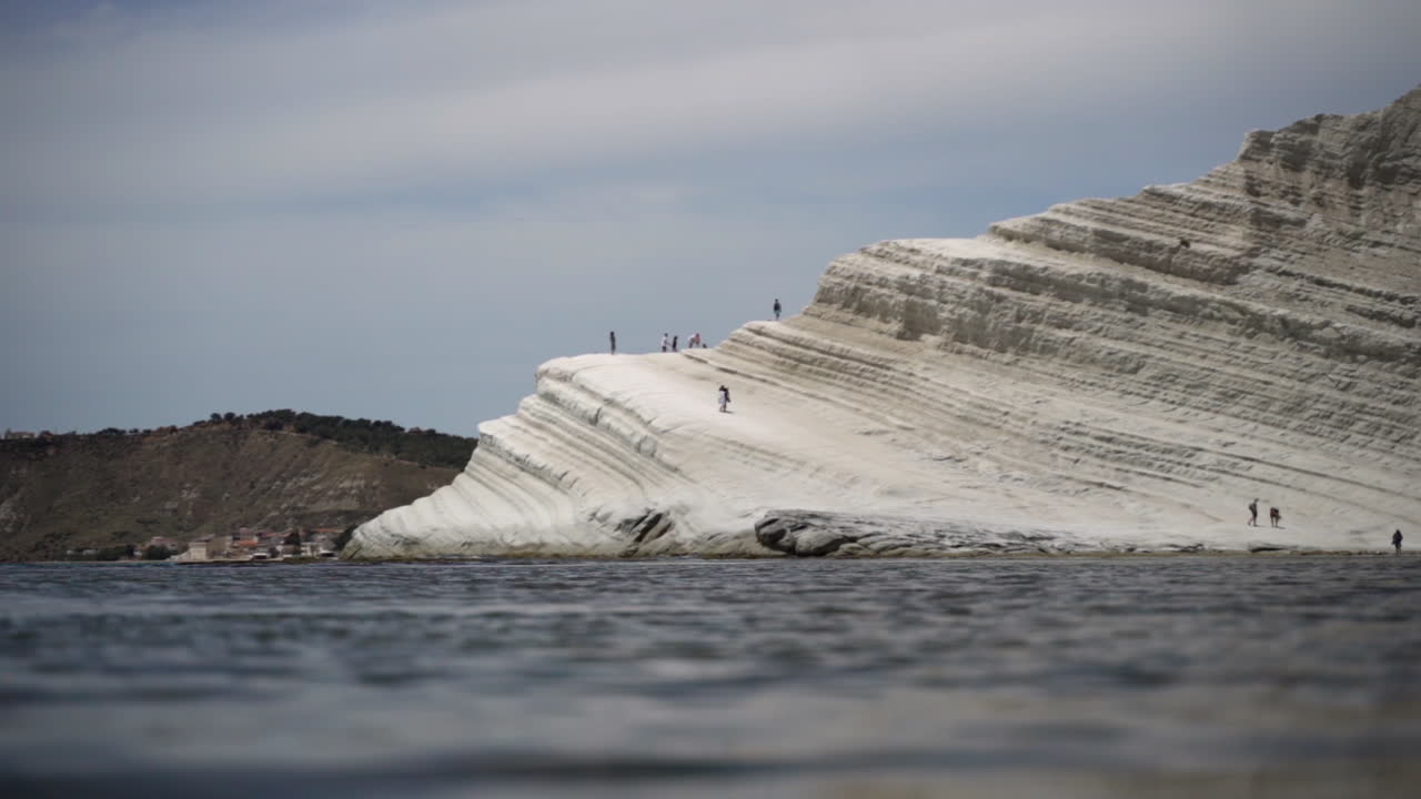 пейзажный вид на белый скал турецкие ступени на сицилии