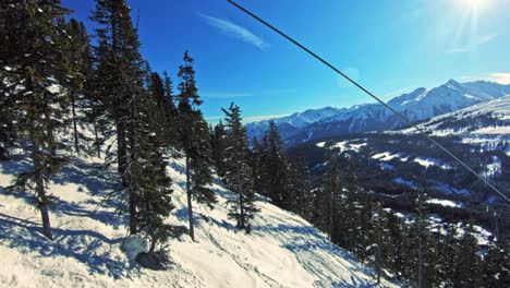 Blick-Von-Der-Seilbahn-Auf-Den-Berg