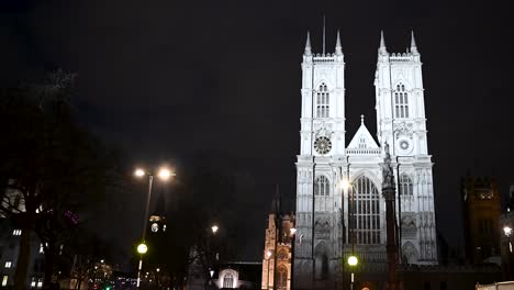 Looking-up-to-Westminster-Abeey,-London,-United-Kingdom