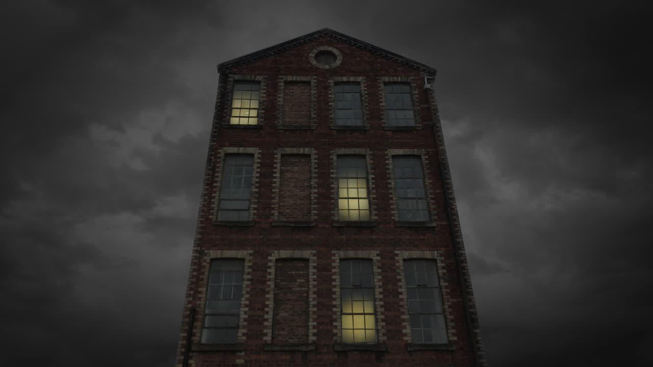 vieja fábrica por la noche