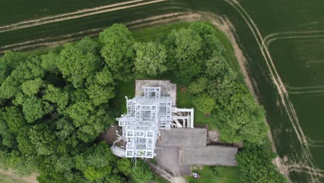 Telekom-Mast,-UK-Turm-Oben-Aus-Der-Vogelperspektive-Drohnen-Luftaufnahme