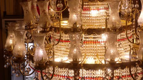 candelabro de cristal adornado