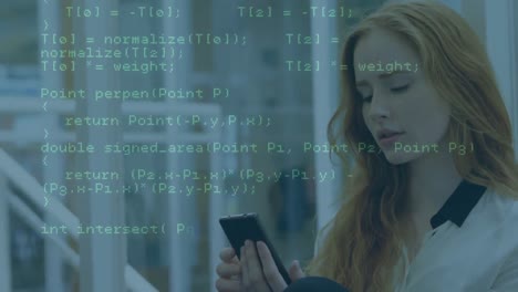 animazione dell'elaborazione dei dati su una donna d'affari caucasica che utilizza uno smartphone