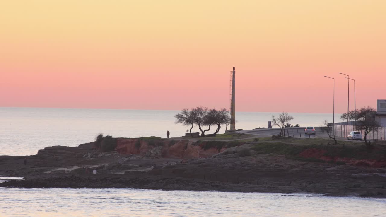 закат над океаном в замедленном режиме в заливе каркавелос