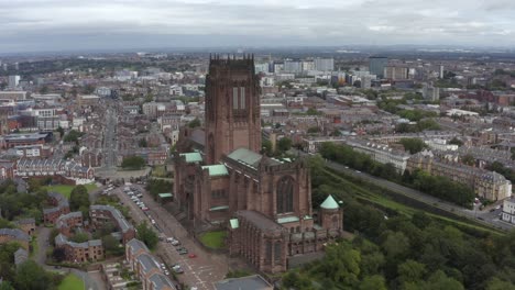 disparo de dron orbitando la catedral de liverpool 08