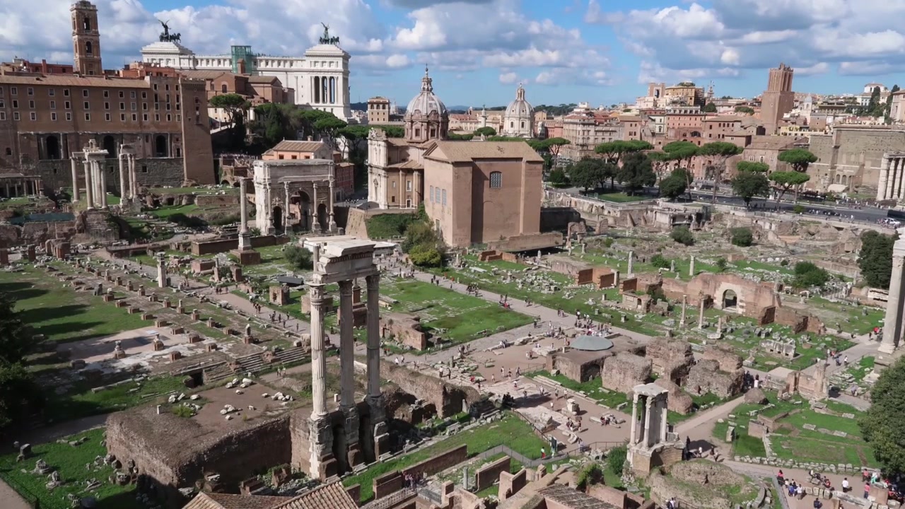Timelapse af mennesker, der går gennem Forum Romanum midt i Rom, Italien.