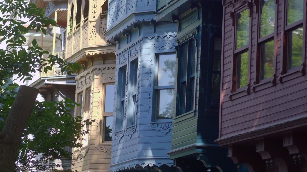 유럽 도시 의 다채로운 역사적 건물 들