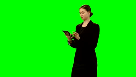hermosa mujer de negocios usando una tableta digital