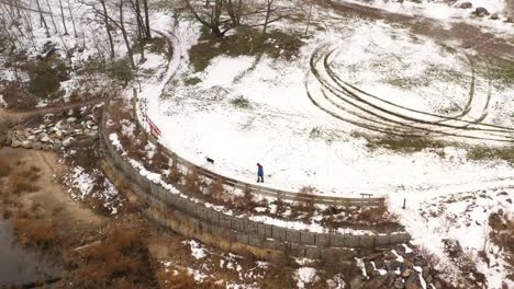 una vista aérea del parque calvert vaux en un frío día de invierno