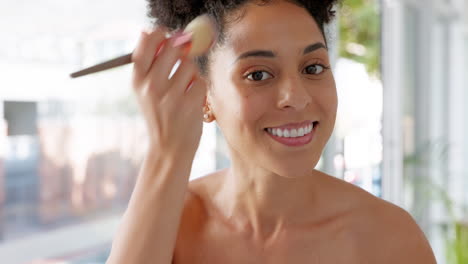 Mujer-Negra,-Maquillaje-Y-Brocha-Para-Aplicar-Polvo