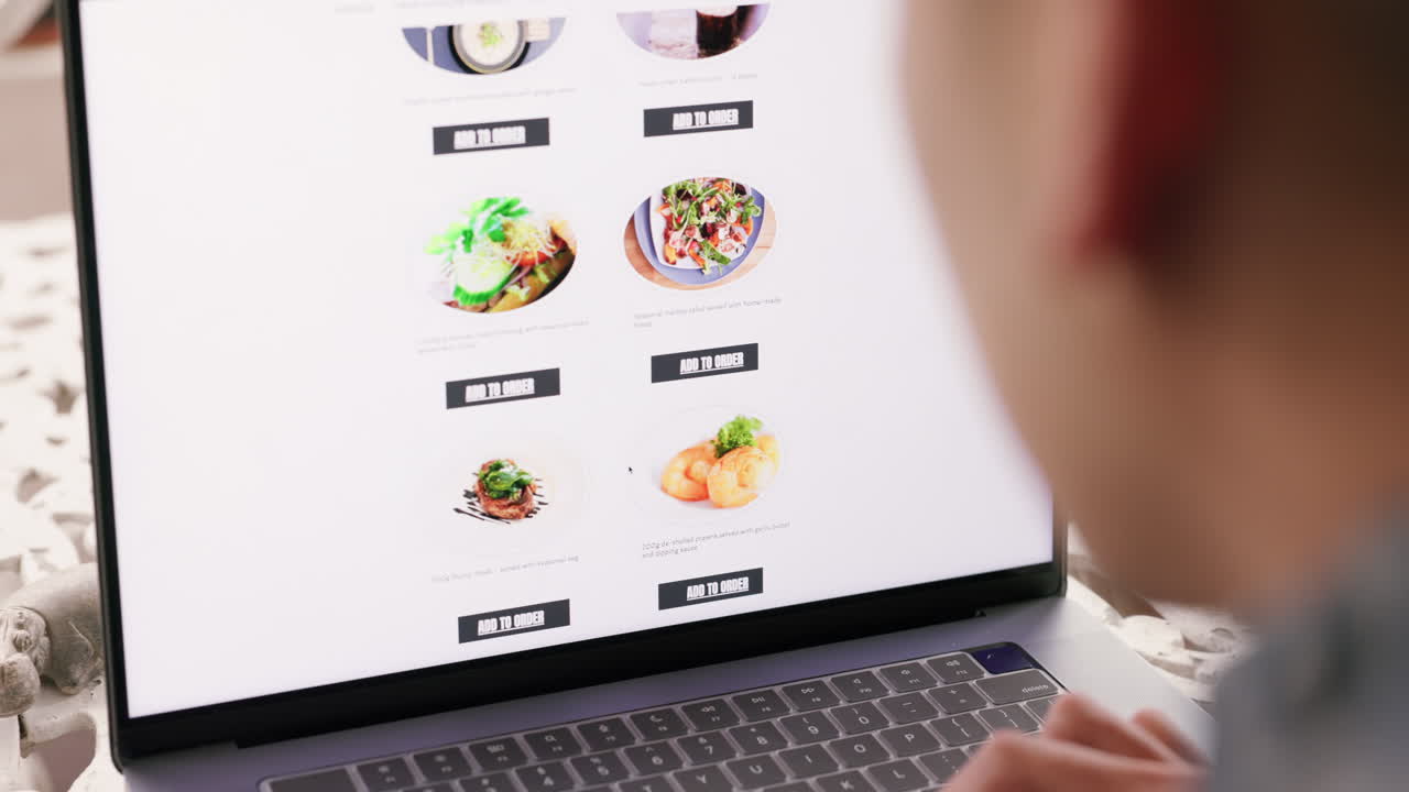 sitio web, internet y entrega de alimentos con computadora portátil