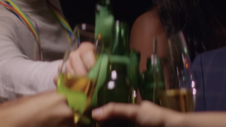 cu bevande tintinnate e tostate