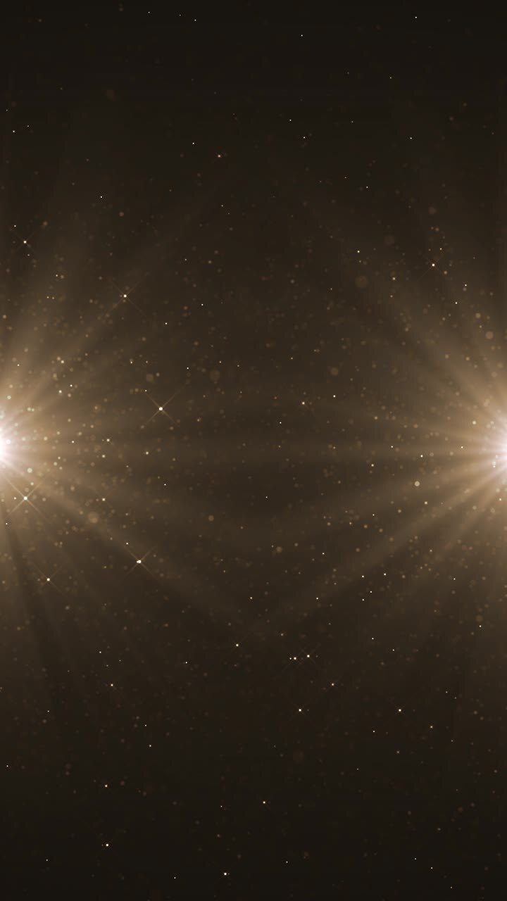 Particelle dorate scintillanti che brillano nello spazio scuro per premiazioni, celebrazioni festive, lusso.