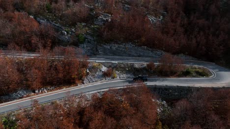 Maravilloso-Camino-Durante-El-Otoño-En-Albania,-Uno-De-Los-Países-Más-Bellos-De-Europa