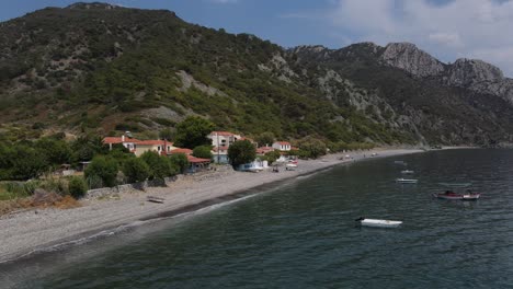 Un-Pueblo-De-Pescadores-Aislado-Pero-Hermoso