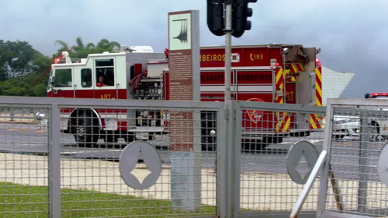 Political suspect attack, explosive departmental personnel