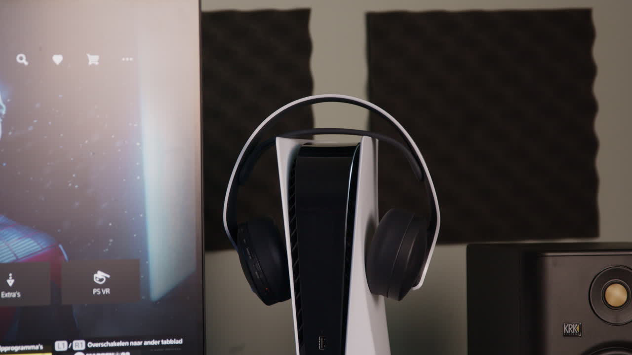 오후에 playstation 5 및 ps5 컨트롤러로 게임 설정, 중간 기울기